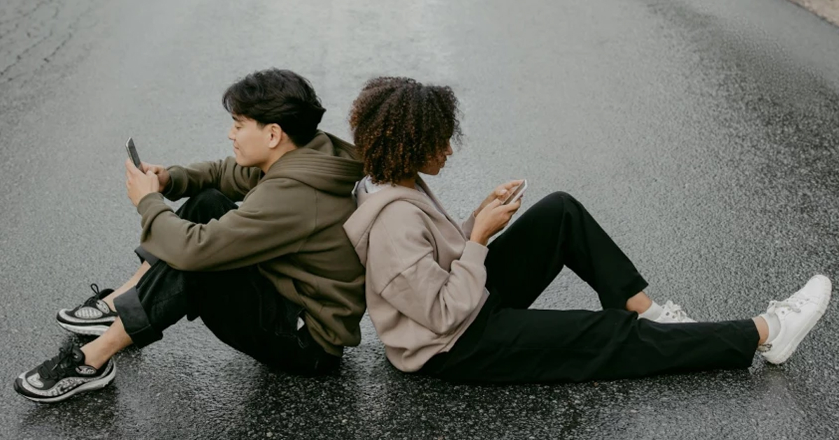 ¿Cómo influyen en la salud mental? Esto advierten expertos sobre el uso de redes sociales en la adolescencia