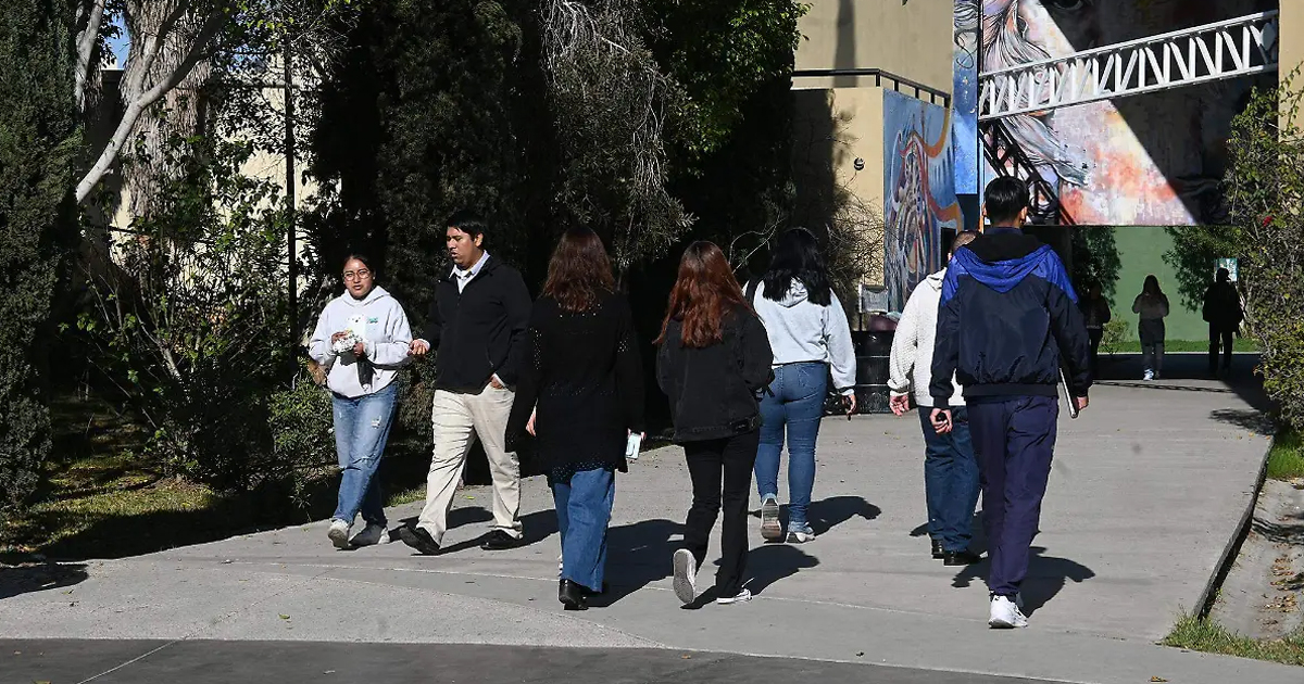 Universitarios enfrentan alza en casos de ansiedad y depresión, alerta especialista
